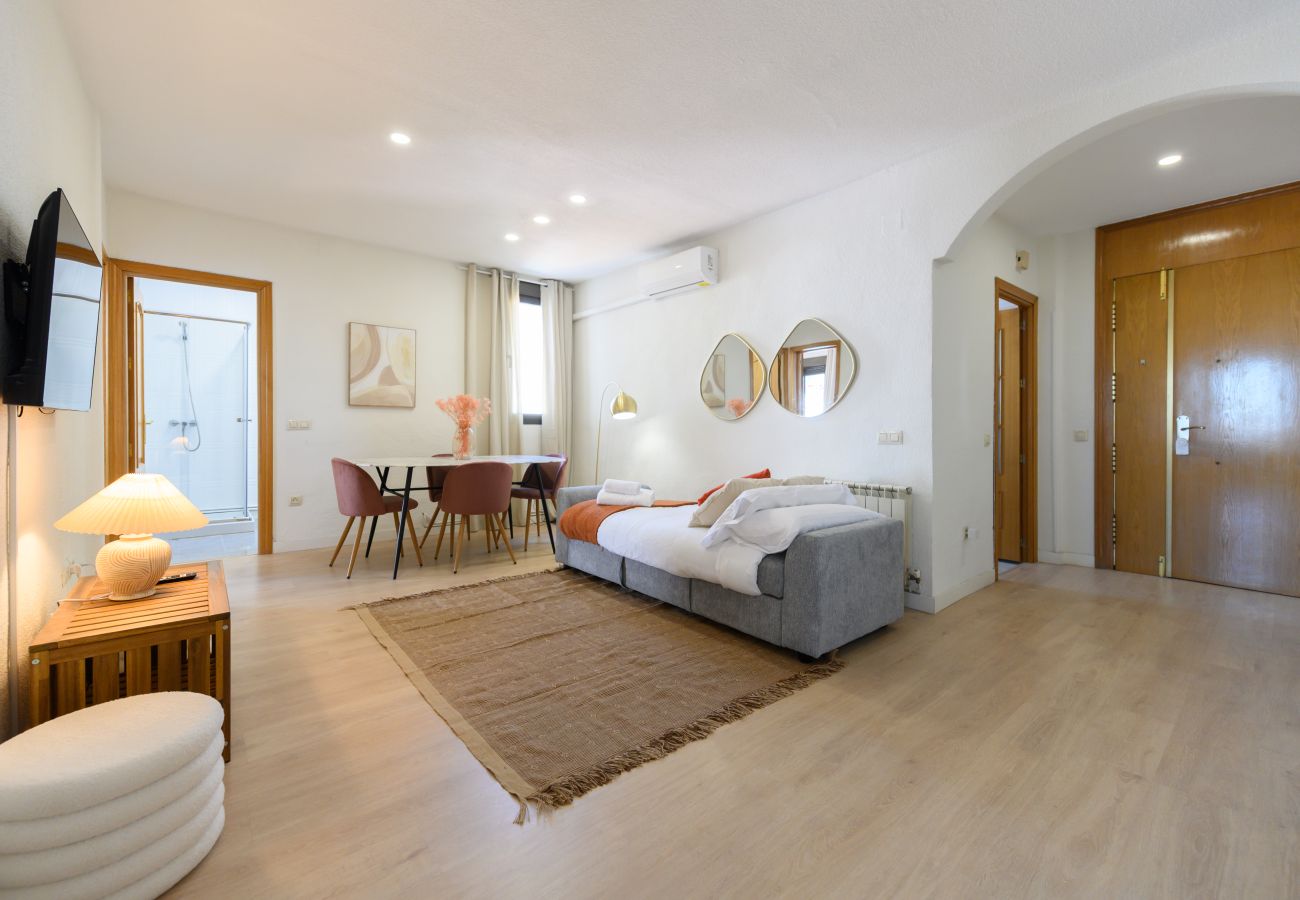 Apartamento en Madrid - M (ARR126D)Piso de dos dormitorios-Terraza y balcó