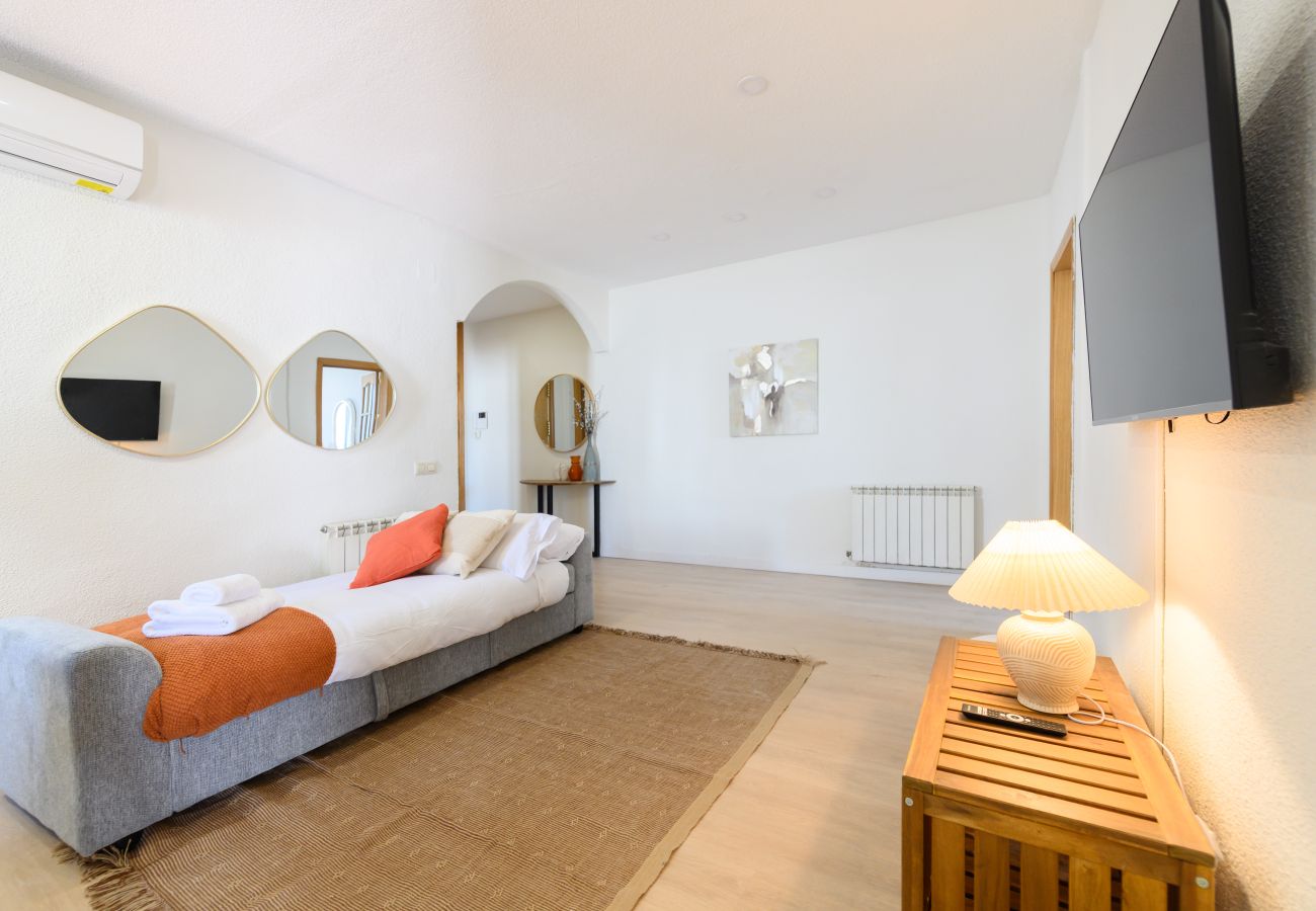 Apartamento en Madrid - M (ARR126D)Piso de dos dormitorios-Terraza y balcó