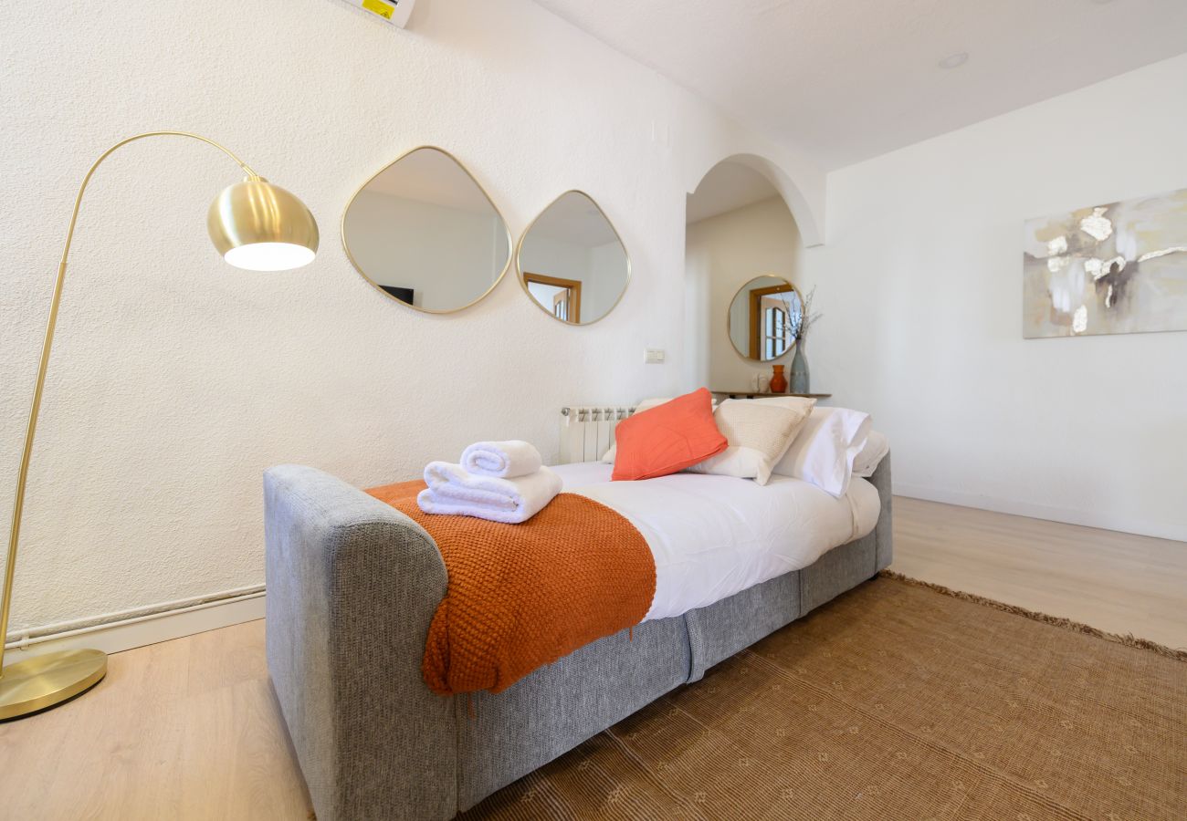 Apartamento en Madrid - M (ARR126D)Piso de dos dormitorios-Terraza y balcó