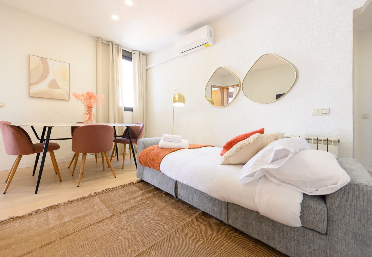 Apartamento en Madrid - M (ARR126D)Piso de dos dormitorios-Terraza y balcó