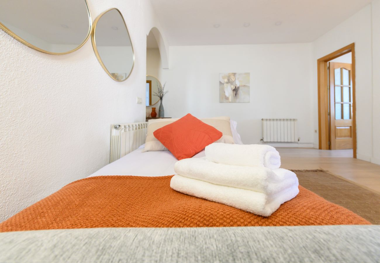 Apartamento en Madrid - M (ARR126D)Piso de dos dormitorios-Terraza y balcó