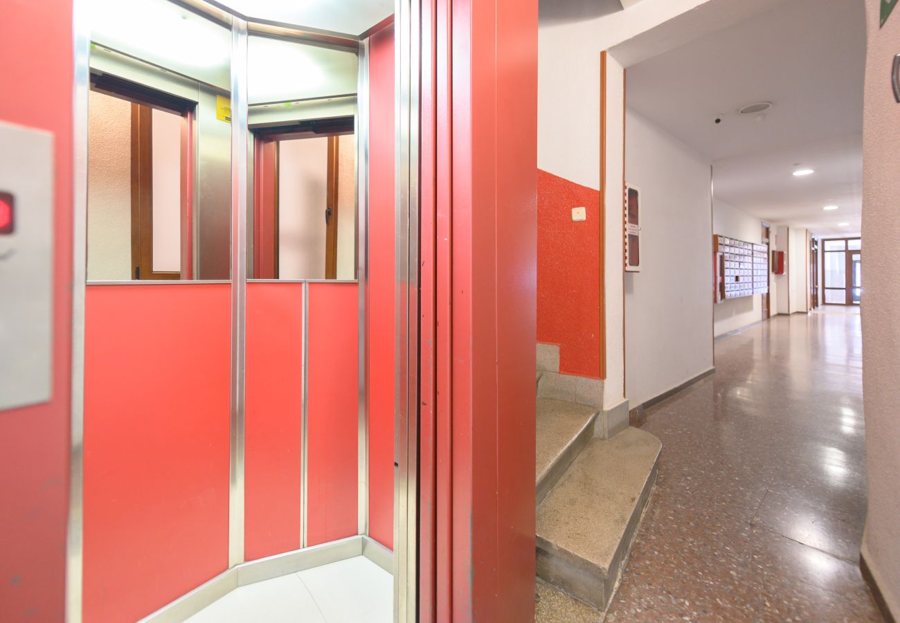 Apartamento en Madrid - M (ARR126D)Piso de dos dormitorios-Terraza y balcó