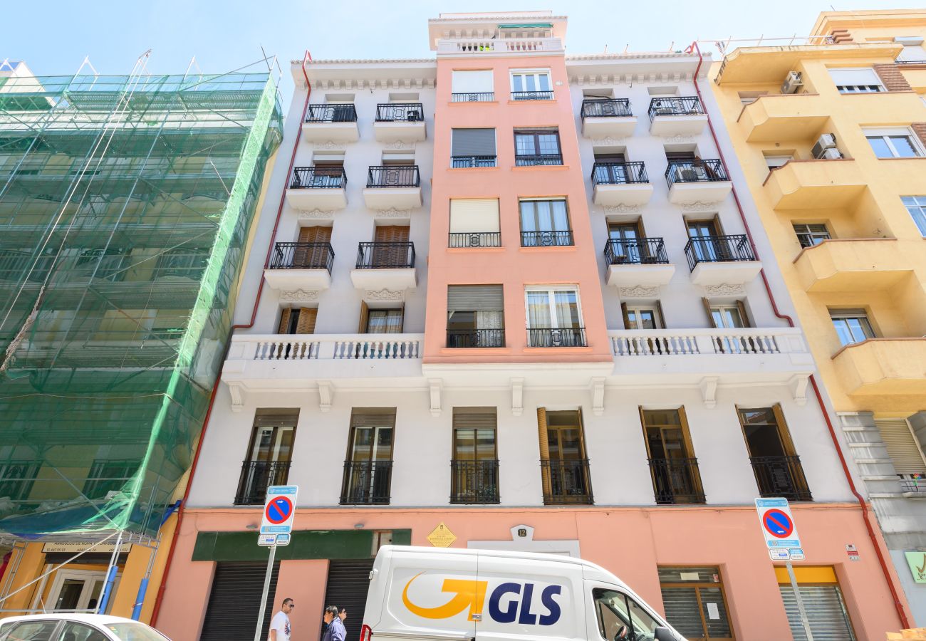 Apartamento en Madrid - M (ARR126D)Piso de dos dormitorios-Terraza y balcó