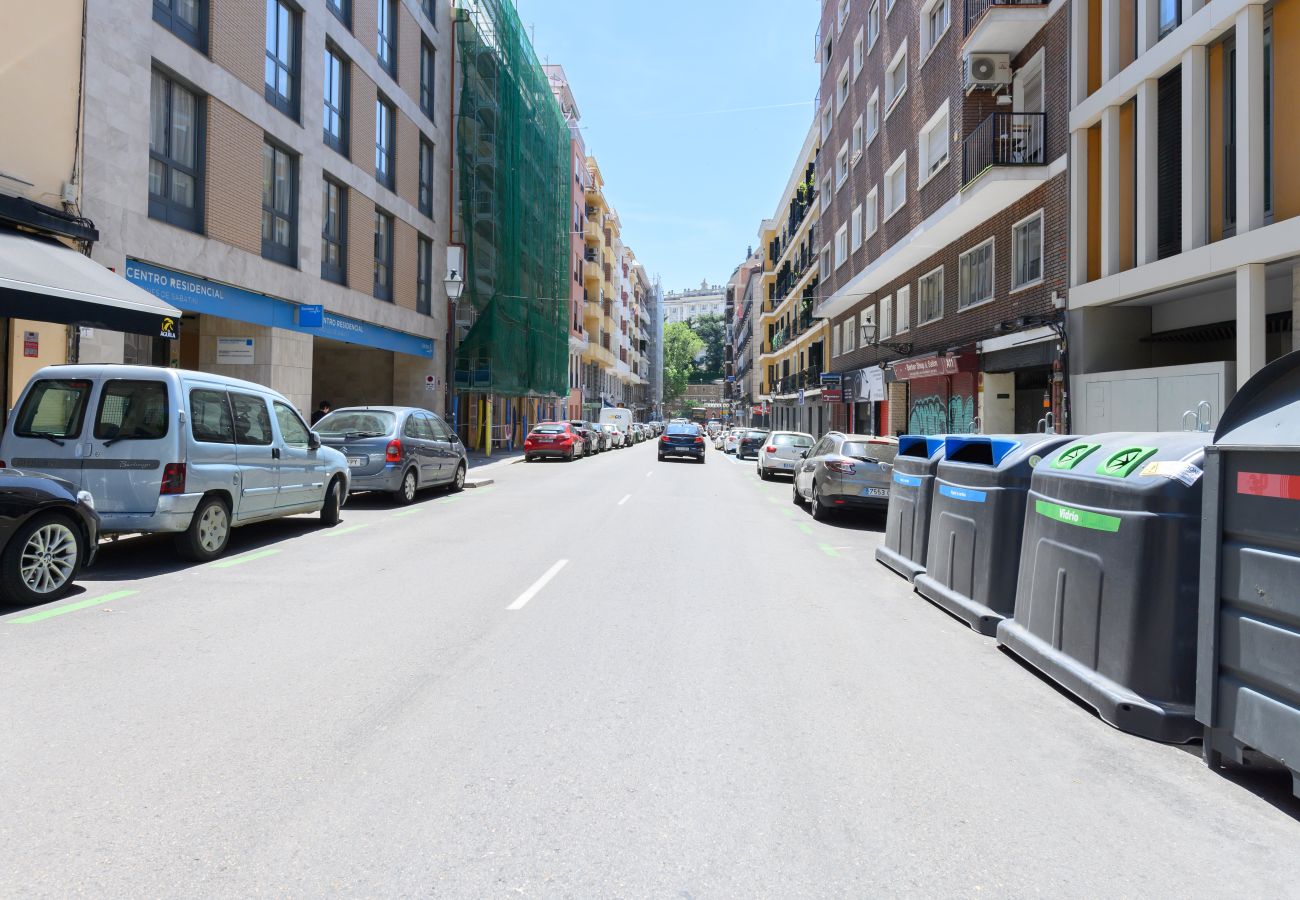 Apartamento en Madrid - M (ARR126D)Piso de dos dormitorios-Terraza y balcó