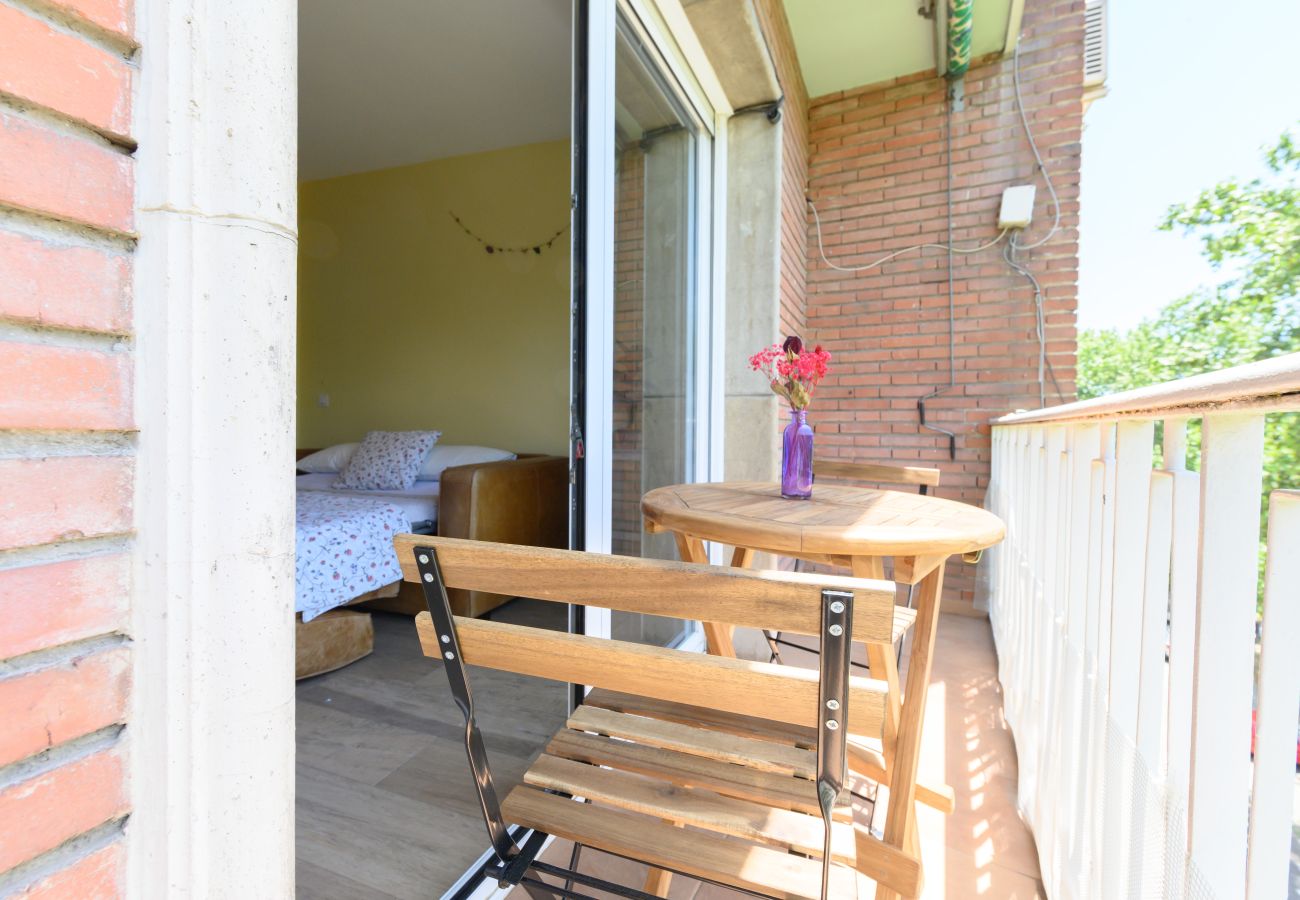 Estudio en Madrid - M (ANI144C) Estudio con balcón – Todo lo que nece