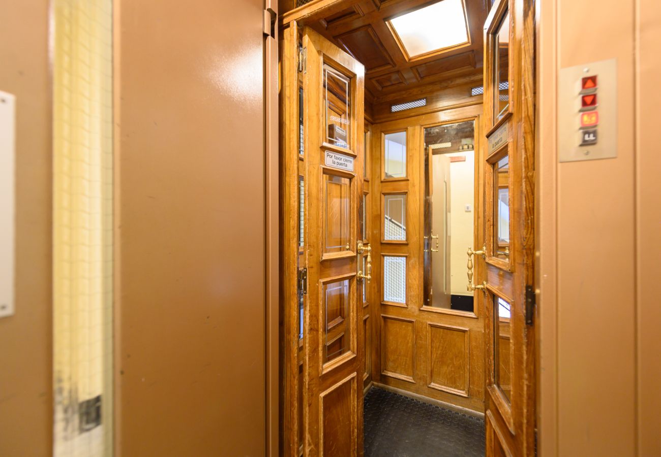 Estudio en Madrid - M (ANI144C) Estudio con balcón – Todo lo que nece