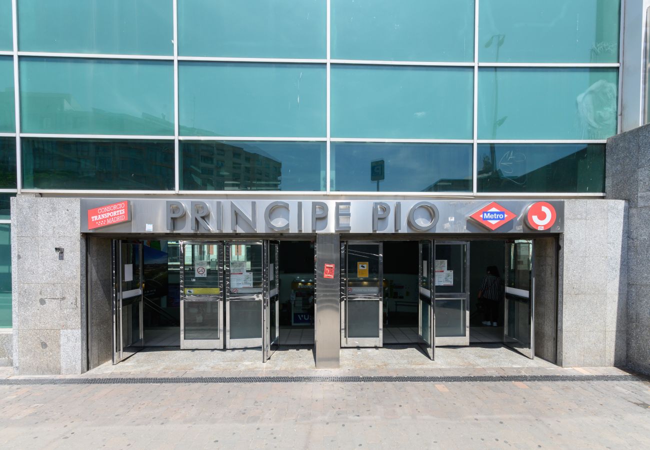 Estudio en Madrid - M (ANI144C) Estudio con balcón – Todo lo que nece