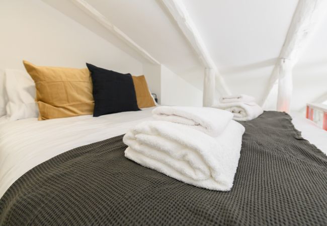 Apartamento en Madrid - M (SVI15) Piso tipo loft de 1 dormitorio en el ce Apartamento en Madrid - M (SVI15) Piso tipo loft de 1 dormitorio en el ce