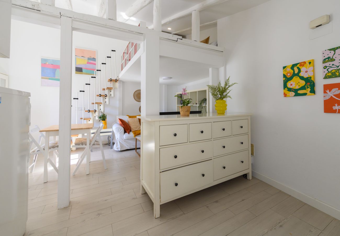 Apartamento en Madrid - M (SVI15) Piso tipo loft de 1 dormitorio en el ce