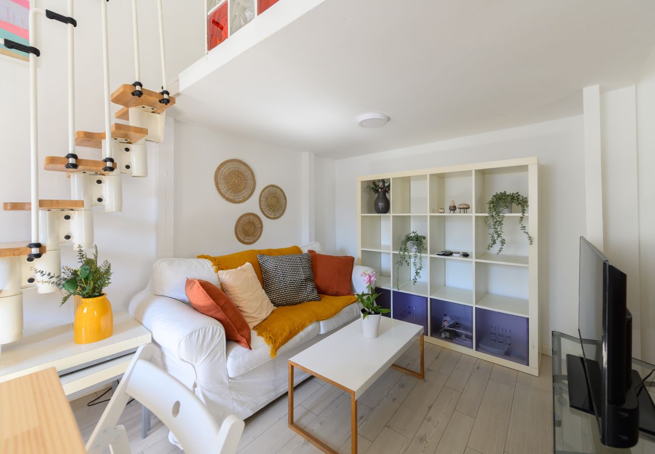 Apartamento en Madrid - M (SVI15) Piso tipo loft de 1 dormitorio en el ce