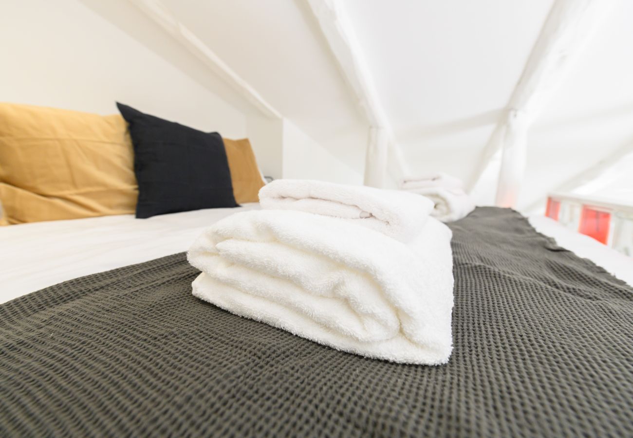 Apartamento en Madrid - M (SVI15) Piso tipo loft de 1 dormitorio en el ce