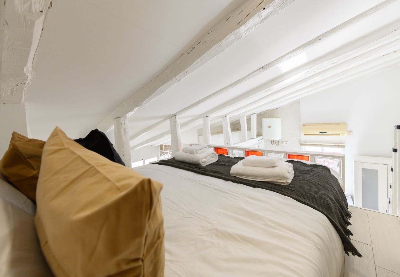Apartamento en Madrid - M (SVI15) Piso tipo loft de 1 dormitorio en el ce