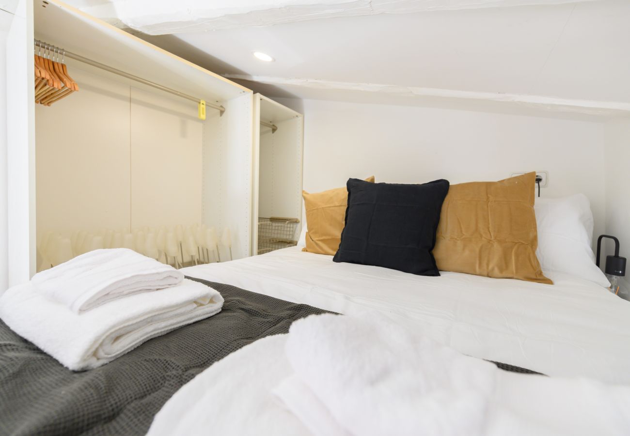 Apartamento en Madrid - M (SVI15) Piso tipo loft de 1 dormitorio en el ce