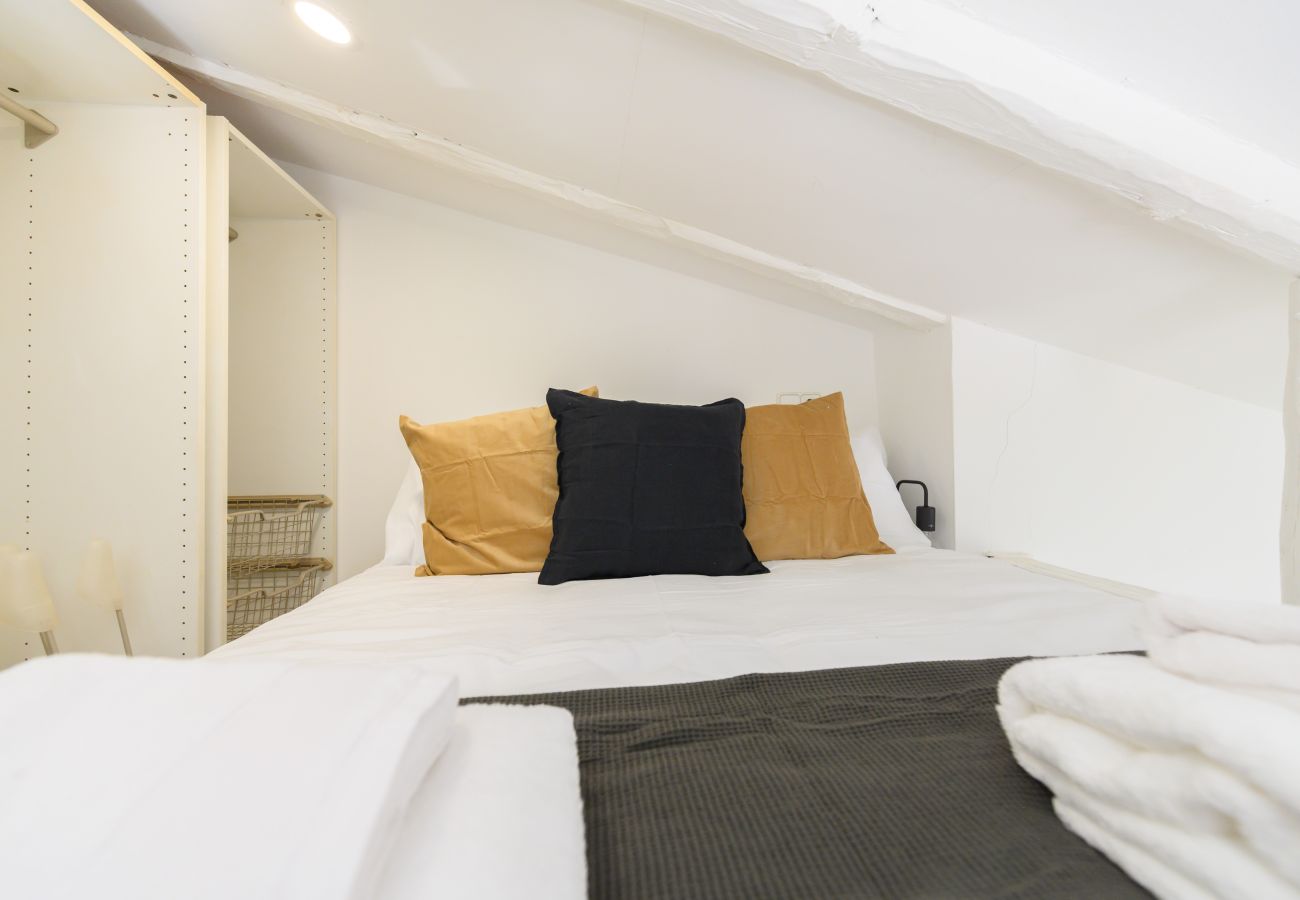Apartamento en Madrid - M (SVI15) Piso tipo loft de 1 dormitorio en el ce