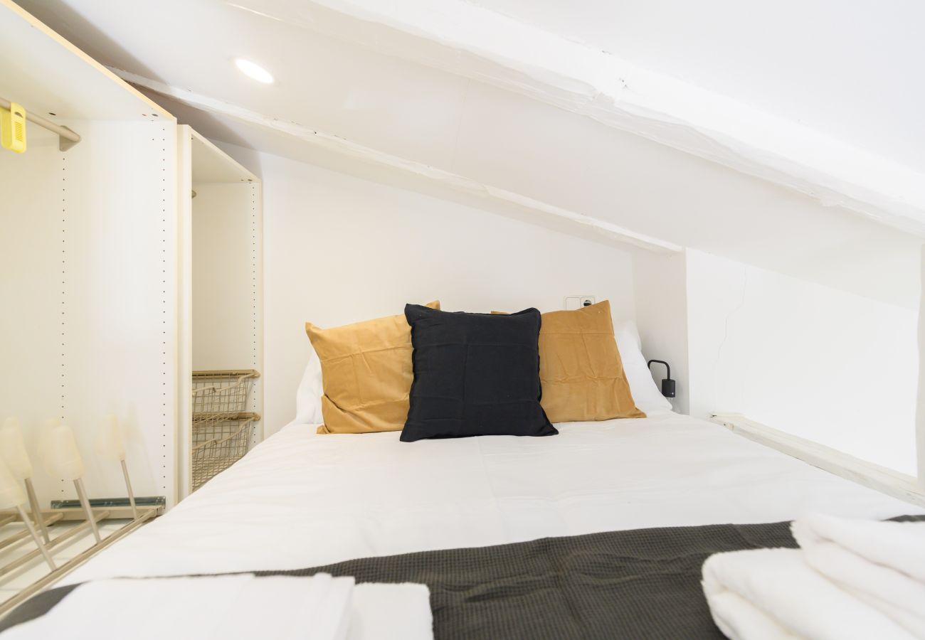 Apartamento en Madrid - M (SVI15) Piso tipo loft de 1 dormitorio en el ce