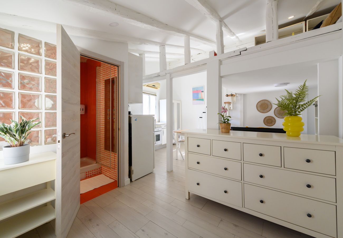 Apartamento en Madrid - M (SVI15) Piso tipo loft de 1 dormitorio en el ce