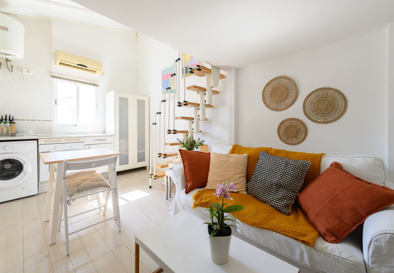 Apartamento en Madrid - M (SVI15) Piso tipo loft de 1 dormitorio en el ce