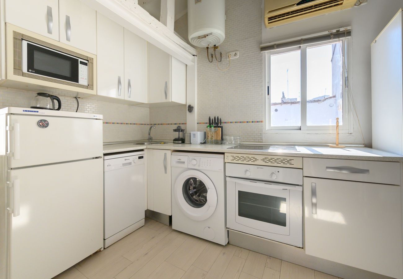 Apartamento en Madrid - M (SVI15) Piso tipo loft de 1 dormitorio en el ce