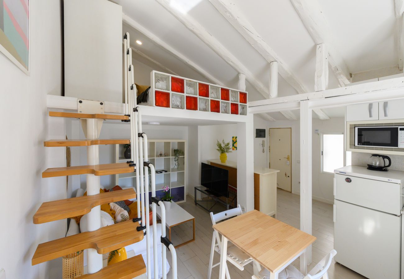 Apartamento en Madrid - M (SVI15) Piso tipo loft de 1 dormitorio en el ce
