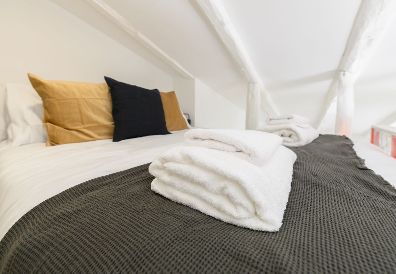 Apartamento en Madrid - M (SVI15) Piso tipo loft de 1 dormitorio en el ce