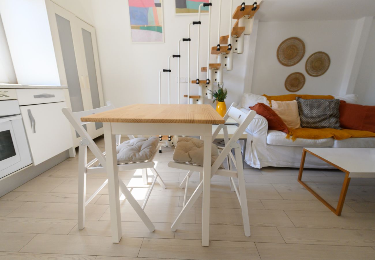 Apartamento en Madrid - M (SVI15) Piso tipo loft de 1 dormitorio en el ce