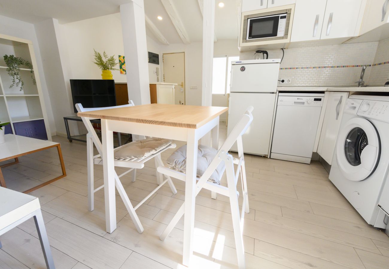 Apartamento en Madrid - M (SVI15) Piso tipo loft de 1 dormitorio en el ce