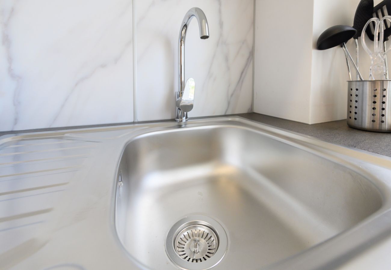 Apartamento en Madrid - M (VDZ36A) Piso moderno de 1 dormitorio con ventan