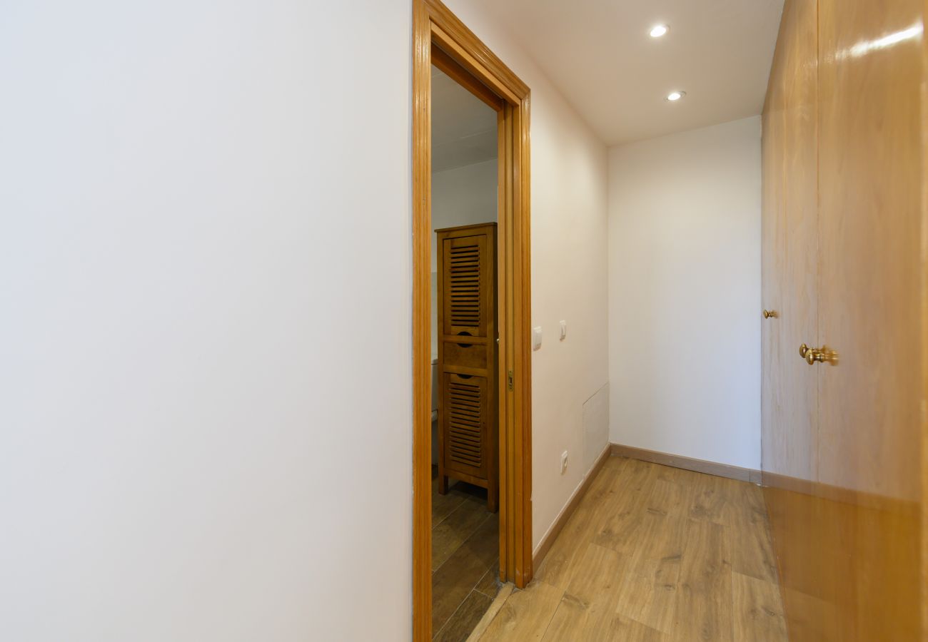 Apartamento en Madrid - M (VDZ36A) Piso moderno de 1 dormitorio con ventan