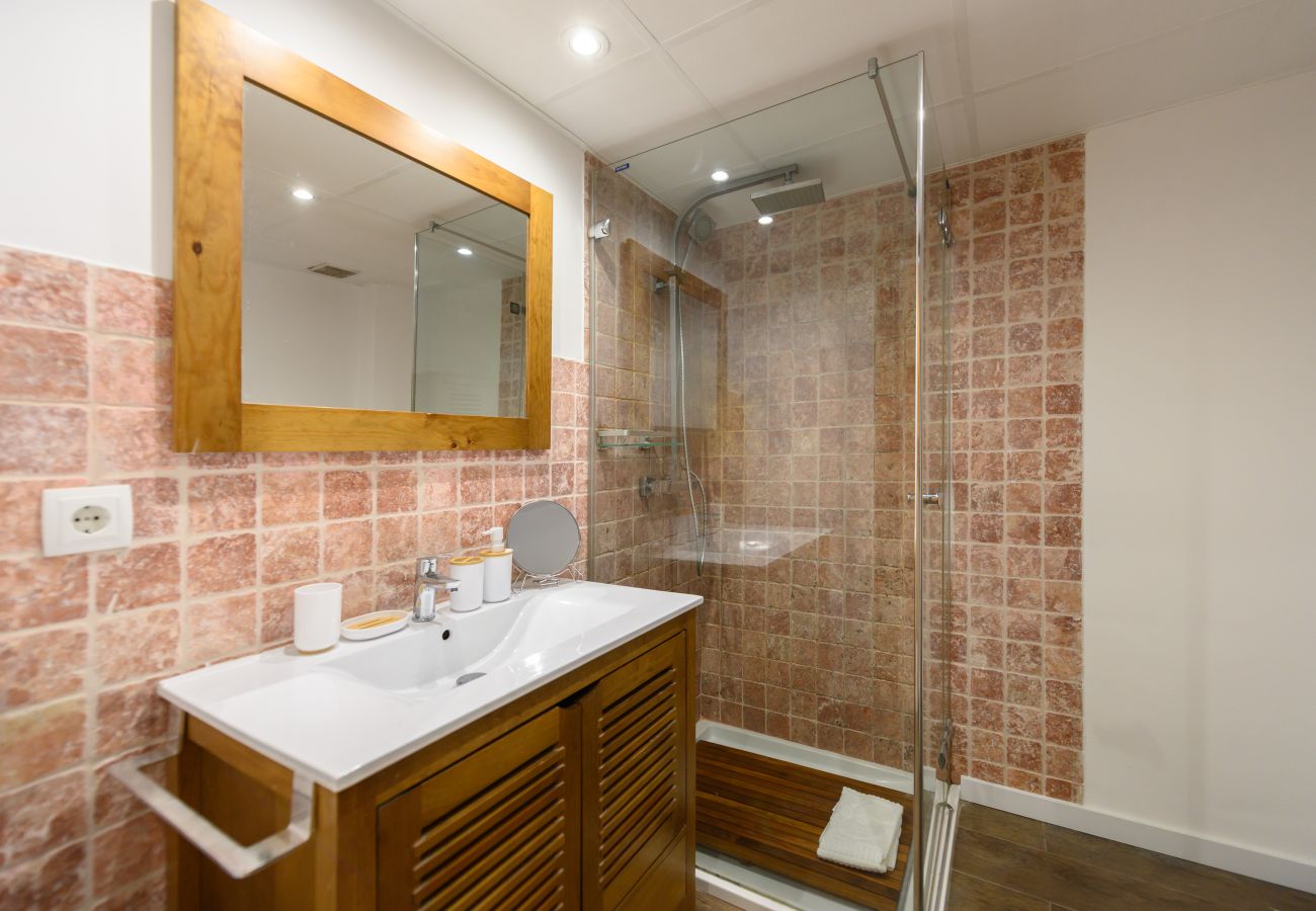 Apartamento en Madrid - M (VDZ36A) Piso moderno de 1 dormitorio con ventan