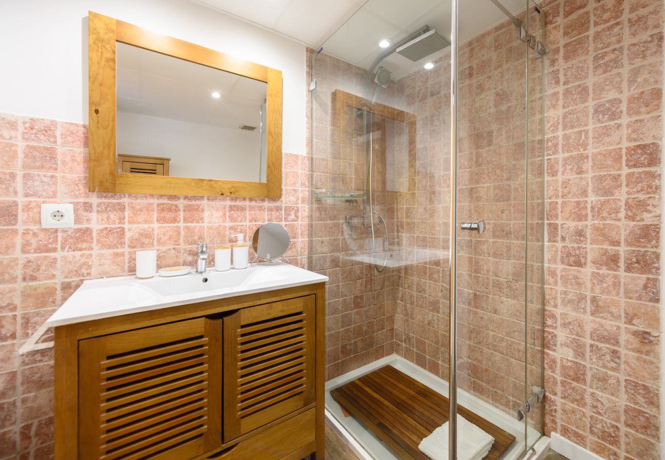 Apartamento en Madrid - M (VDZ36A) Piso moderno de 1 dormitorio con ventan