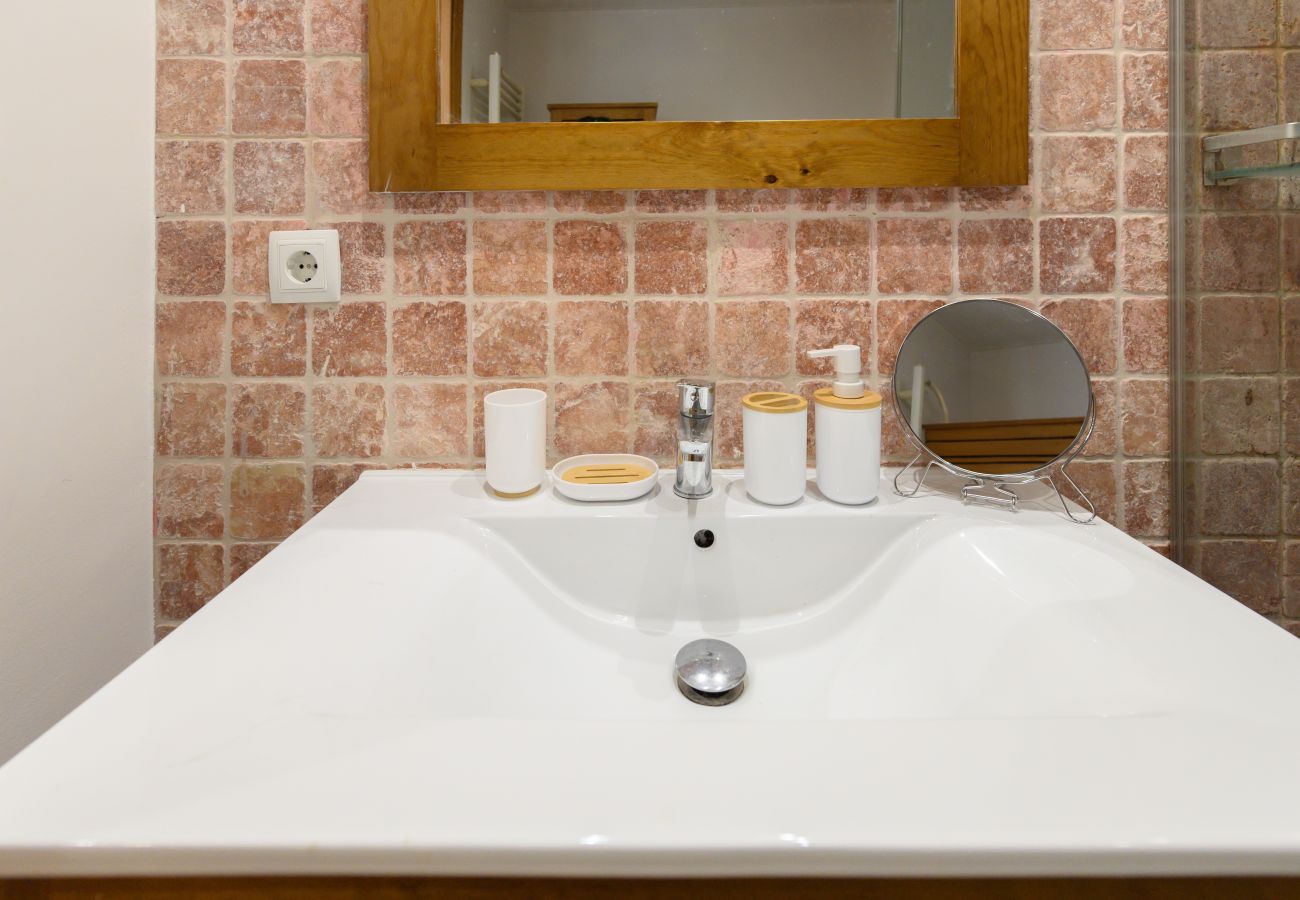 Apartamento en Madrid - M (VDZ36A) Piso moderno de 1 dormitorio con ventan