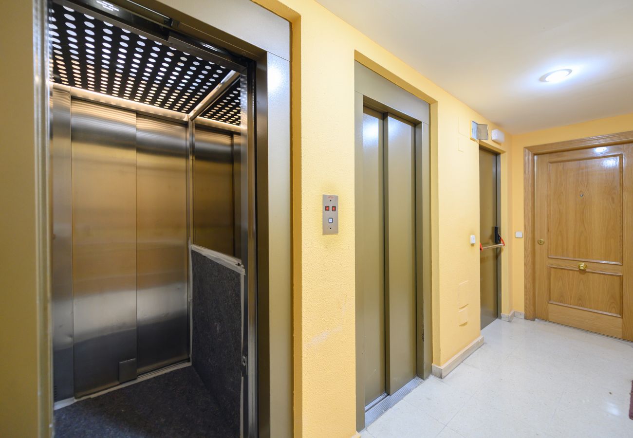 Apartamento en Madrid - M (VDZ36A) Piso moderno de 1 dormitorio con ventan