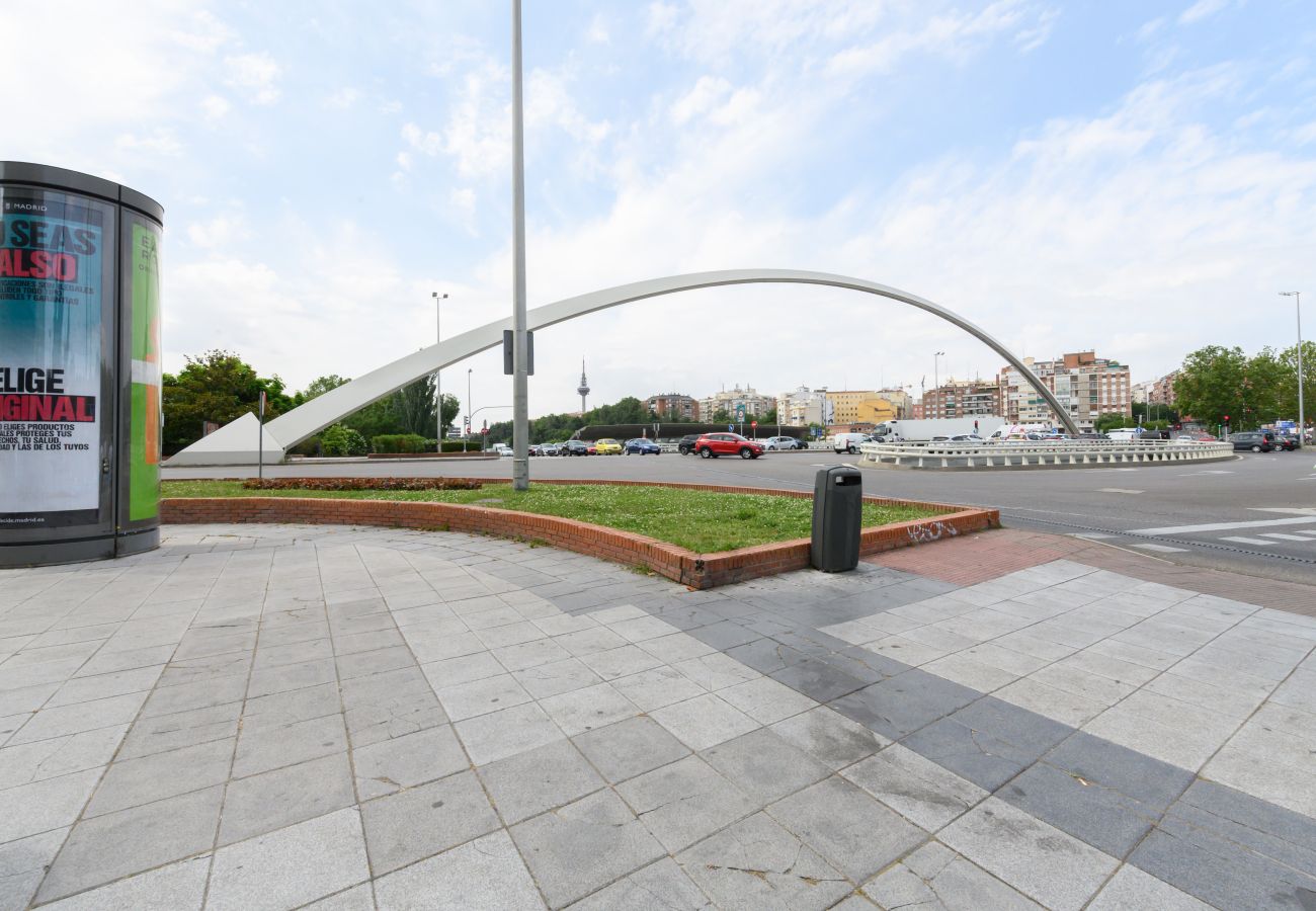 Apartamento en Madrid - M (VDZ36A) Piso moderno de 1 dormitorio con ventan