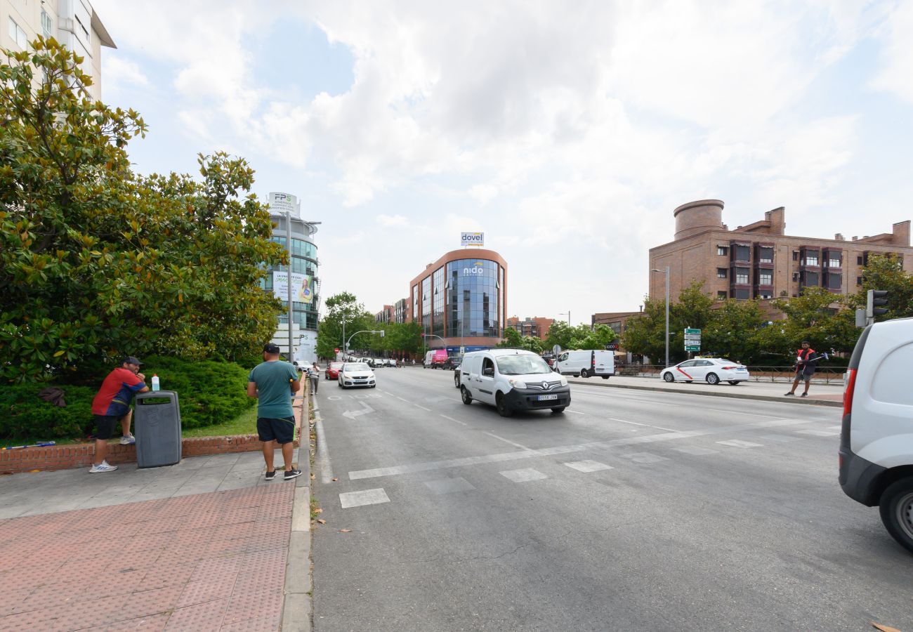 Apartamento en Madrid - M (VDZ36A) Piso moderno de 1 dormitorio con ventan