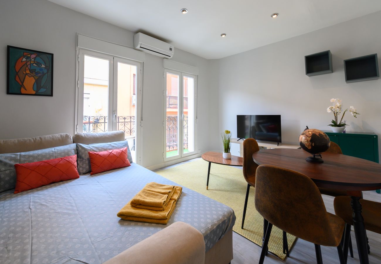 Apartamento en Madrid - M (TEN602D) Piso de 2 dormitorios con balcón en Ma