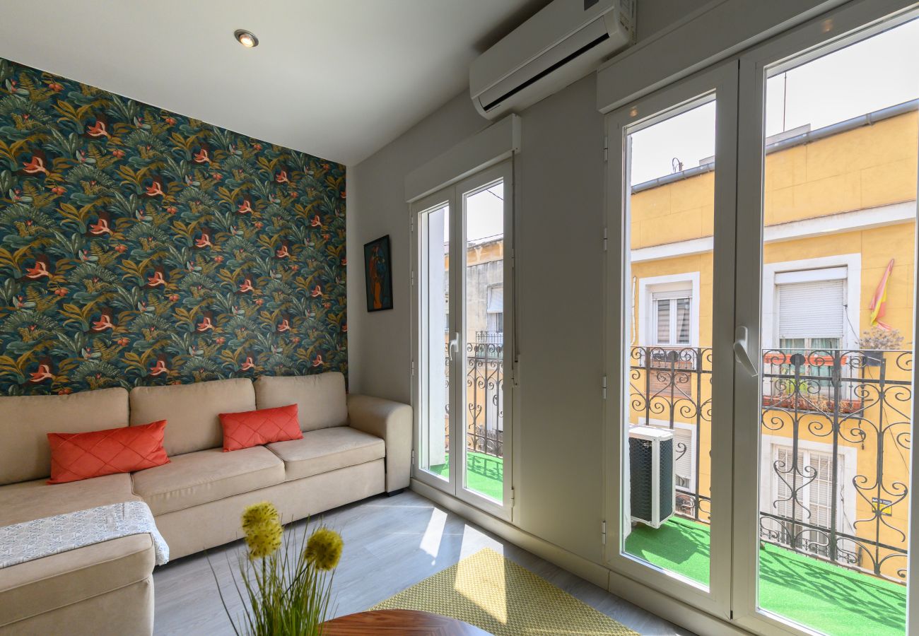 Apartamento en Madrid - M (TEN602D) Piso de 2 dormitorios con balcón en Ma