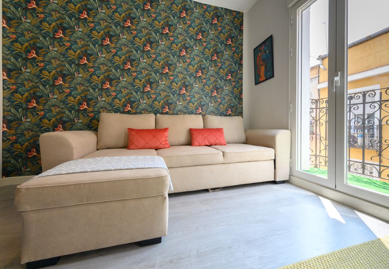 Apartamento en Madrid - M (TEN602D) Piso de 2 dormitorios con balcón en Ma