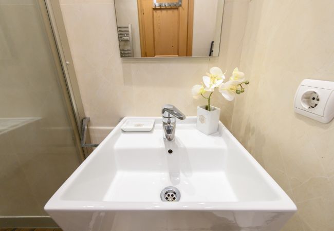 Apartamento en Madrid - M (AGPE322)Piso de 2 Dormitorios con Vistas a la C Apartamento en Madrid - M (AGPE322)Piso de 2 Dormitorios con Vistas a la C