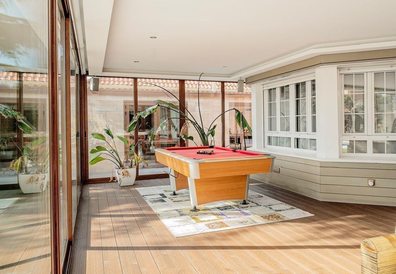 Chalet en Pozuelo de Alarcón - M (TAJ13) Madrid – Chalet de Lujo con Piscina, Gim