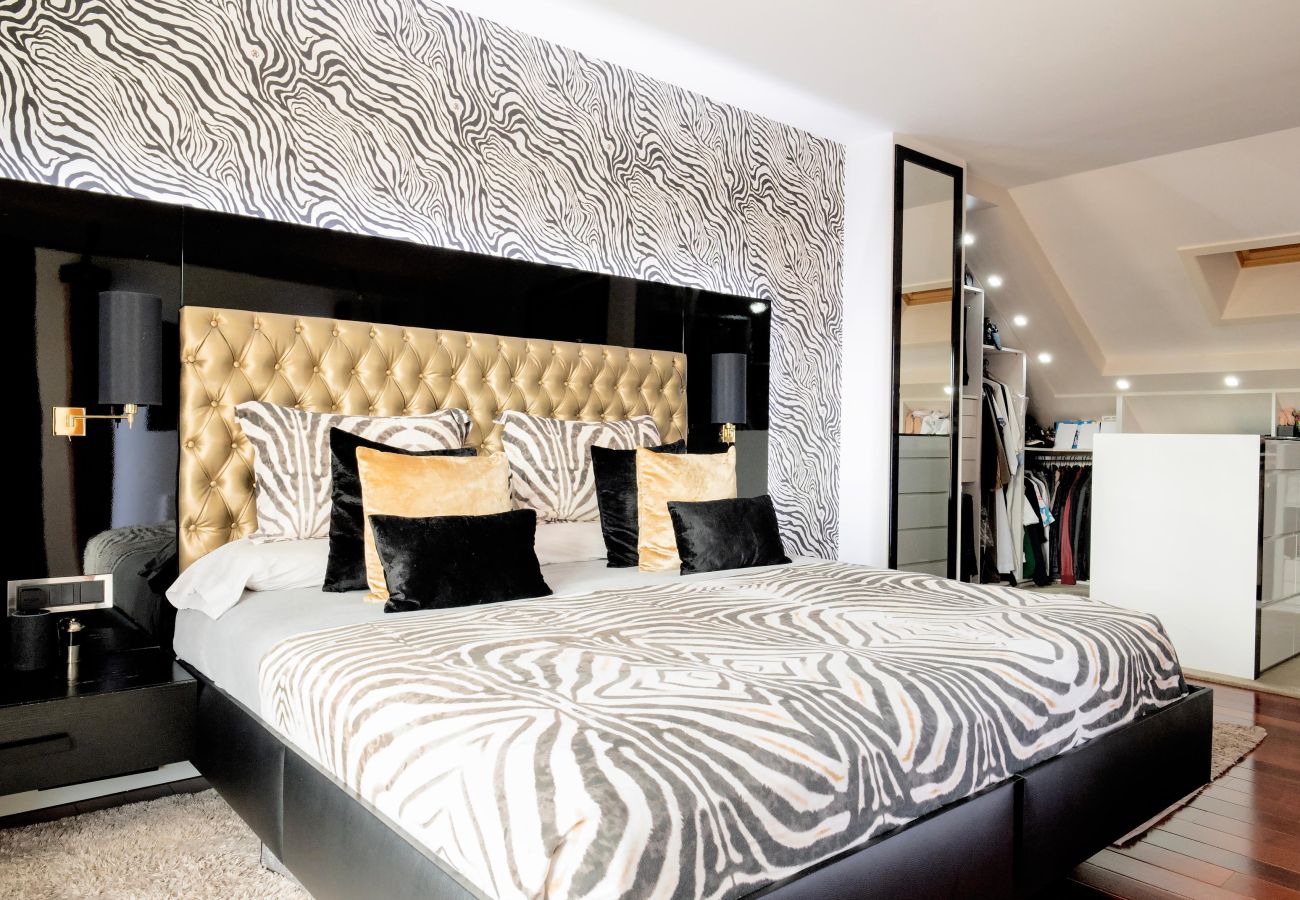 Chalet en Pozuelo de Alarcón - M (TAJ13) Madrid – Chalet de Lujo con Piscina, Gim