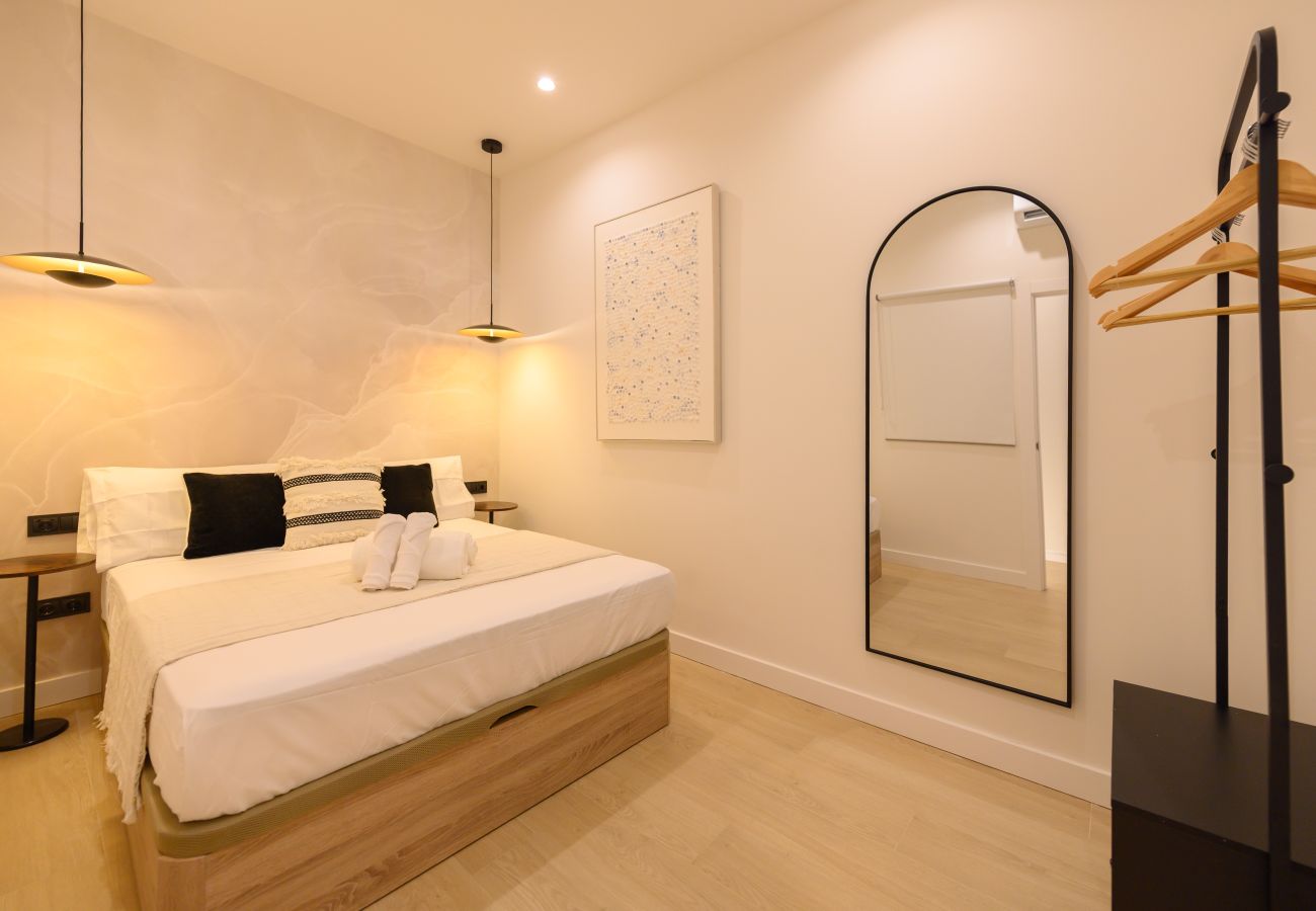 Apartamento en Madrid - M (AGU23BE)Tu hogar en la ciudad: piso de 3 habita