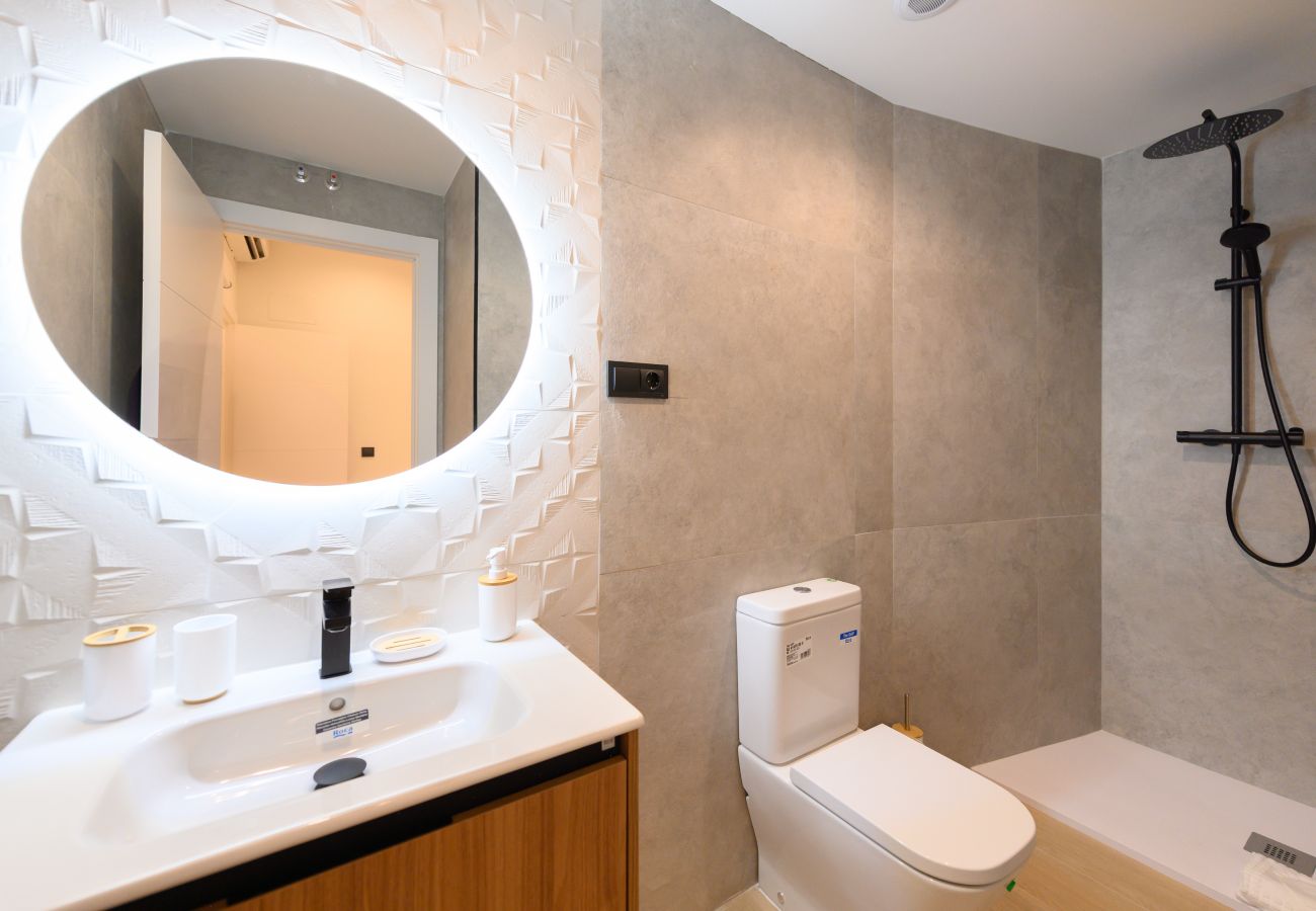 Apartamento en Madrid - M (AGU23BE)Tu hogar en la ciudad: piso de 3 habita