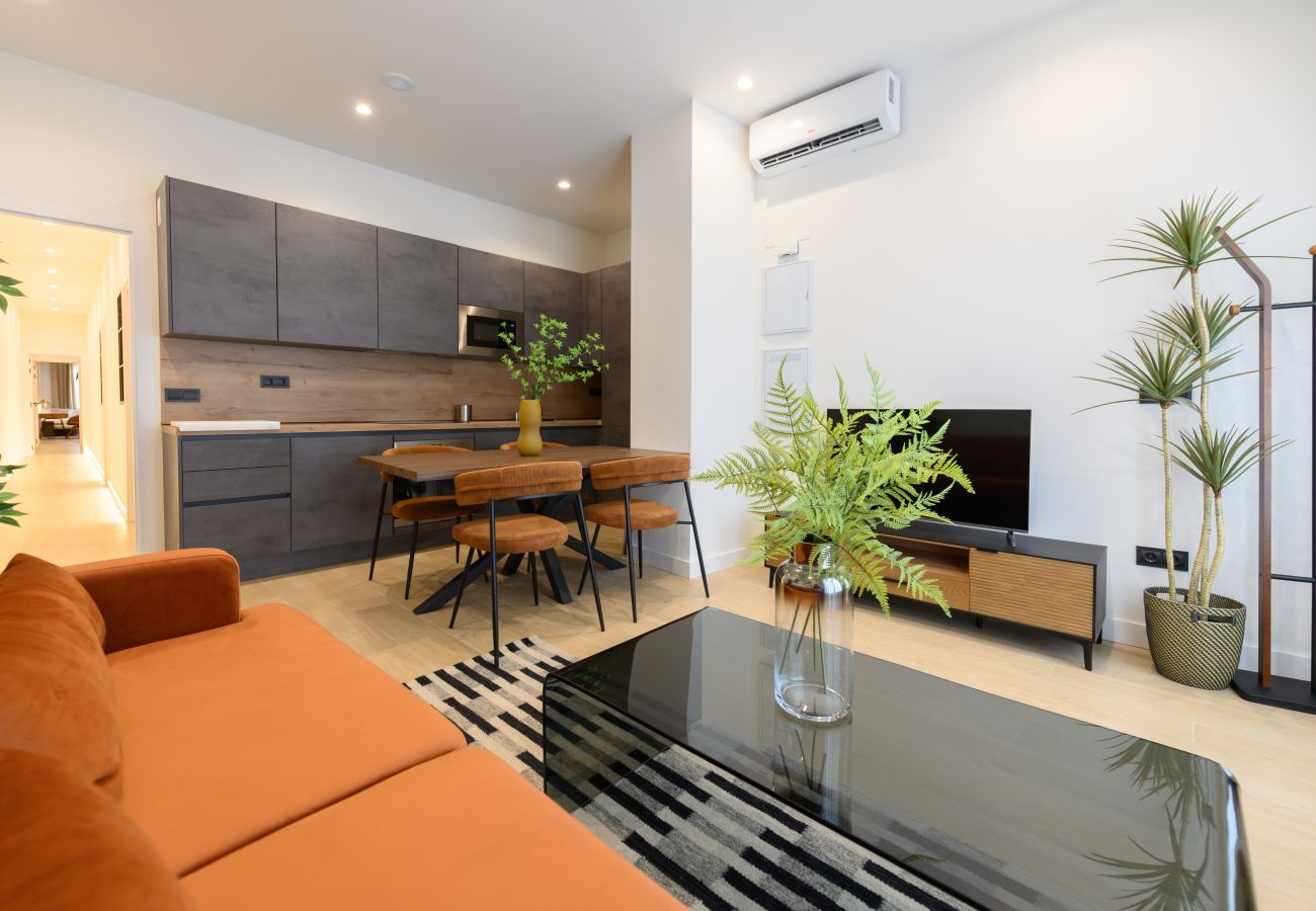 Apartamento en Madrid - M (AGU23BE)Tu hogar en la ciudad: piso de 3 habita