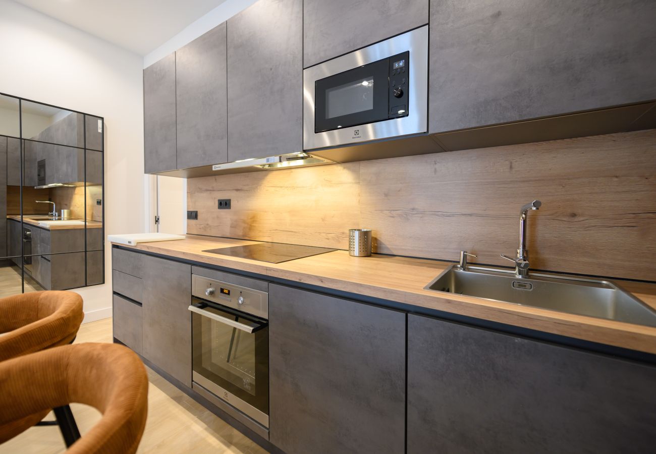 Apartamento en Madrid - M (AGU23BE)Tu hogar en la ciudad: piso de 3 habita