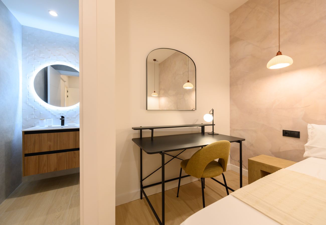 Apartamento en Madrid - M (AGU23BE)Tu hogar en la ciudad: piso de 3 habita
