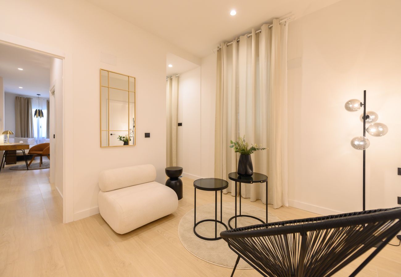 Apartamento en Madrid - M (AGU23BE)Tu hogar en la ciudad: piso de 3 habita
