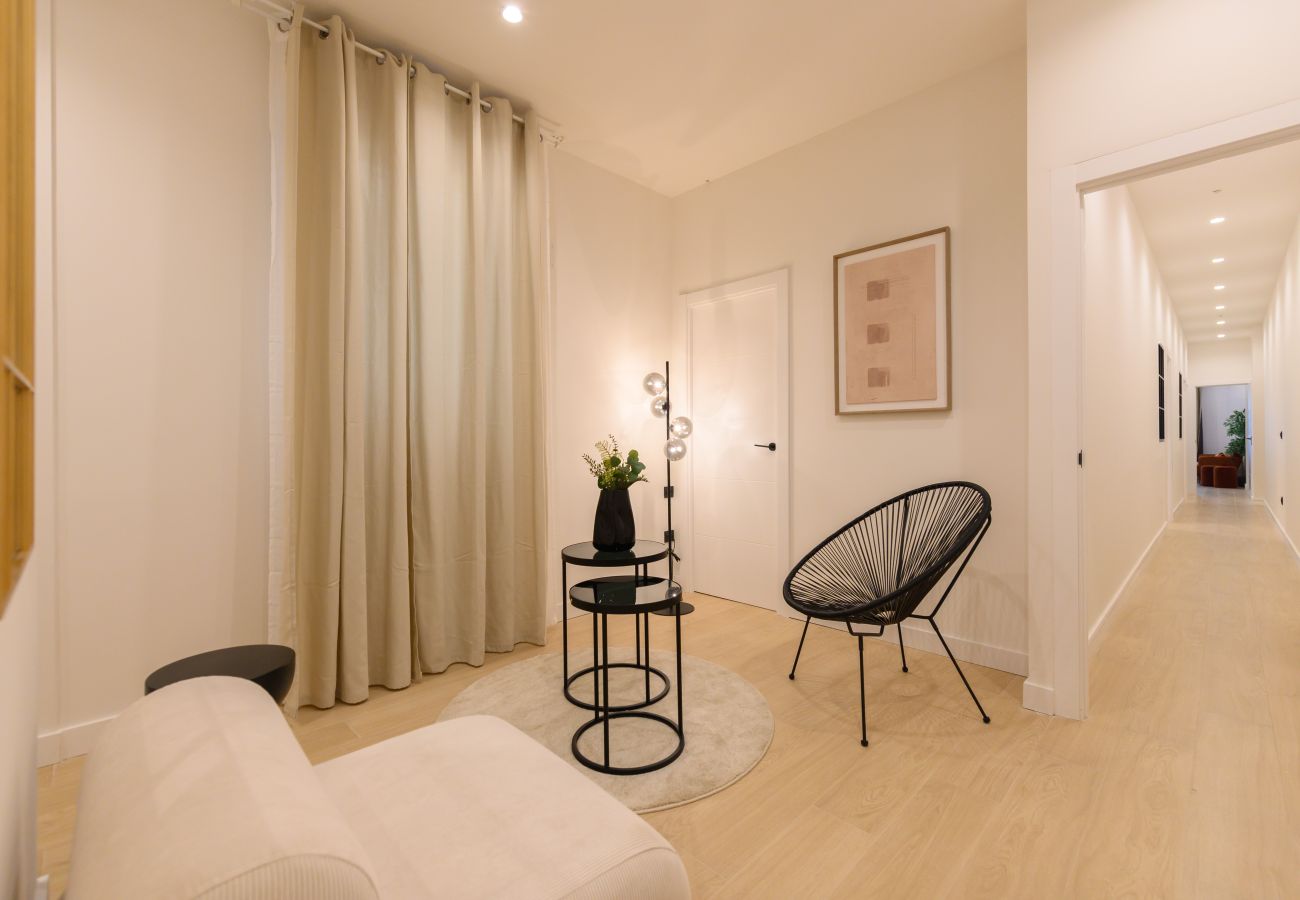 Apartamento en Madrid - M (AGU23BE)Tu hogar en la ciudad: piso de 3 habita