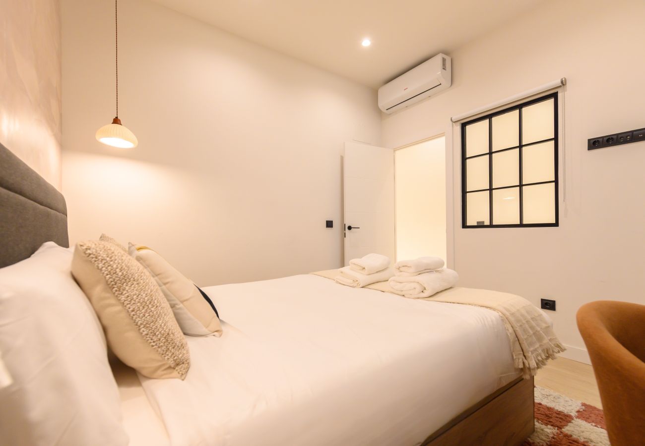 Apartamento en Madrid - M (AGU230)Tu hogar en la ciudad: piso de 3 habita
