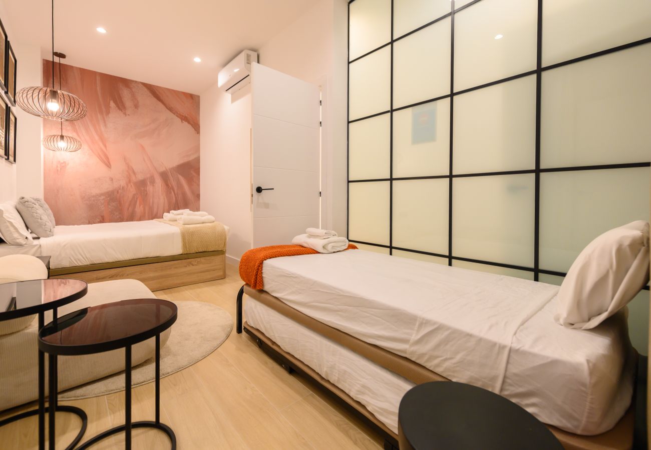 Apartamento en Madrid - M (AGU230)Tu hogar en la ciudad: piso de 3 habita