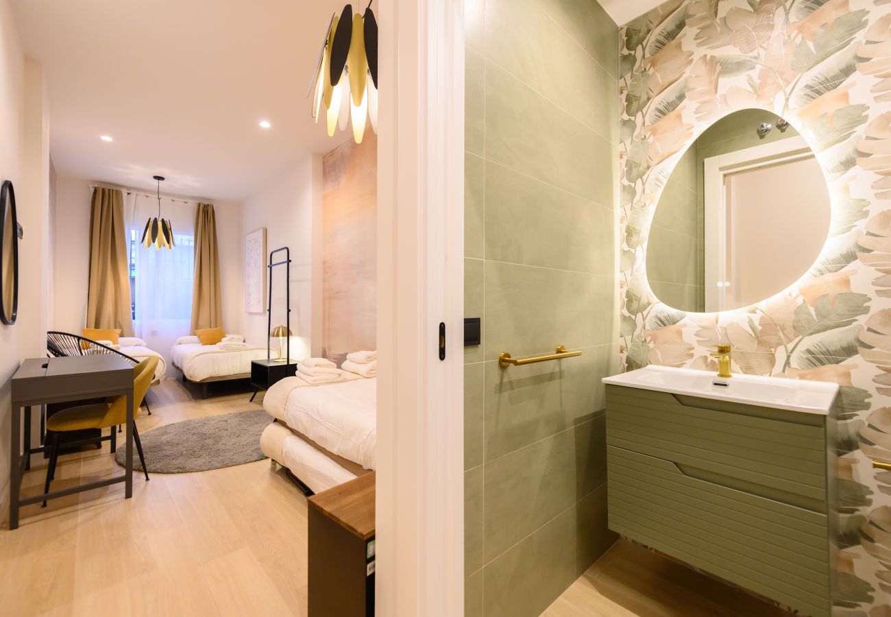 Apartamento en Madrid - M (AGU230)Tu hogar en la ciudad: piso de 3 habita